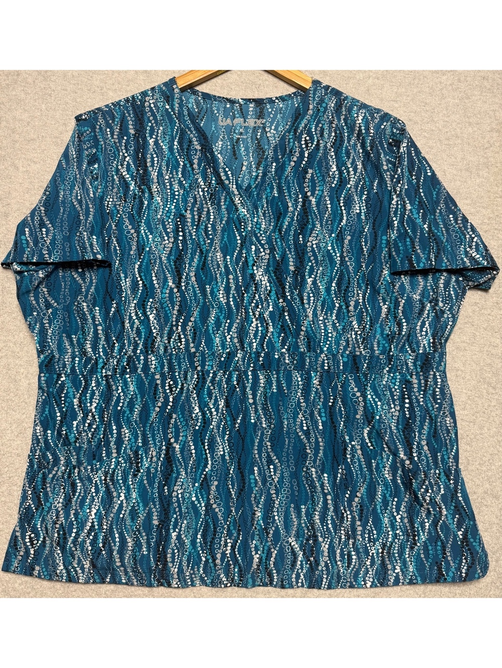 UA Scrubs UA Flex Women’s XL Teal Print V Neck Stretch Scrub Top TS428